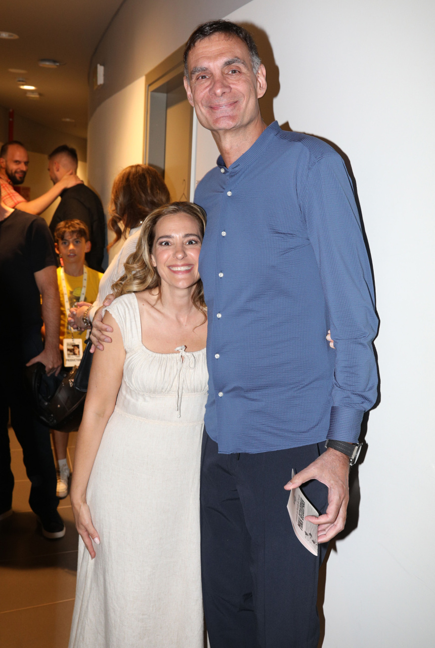 Ο Μπαρτζώκας πόζαρε με την Μποφίλιου στα παρασκήνια της συναυλίας της - Δείτε φωτογραφίες