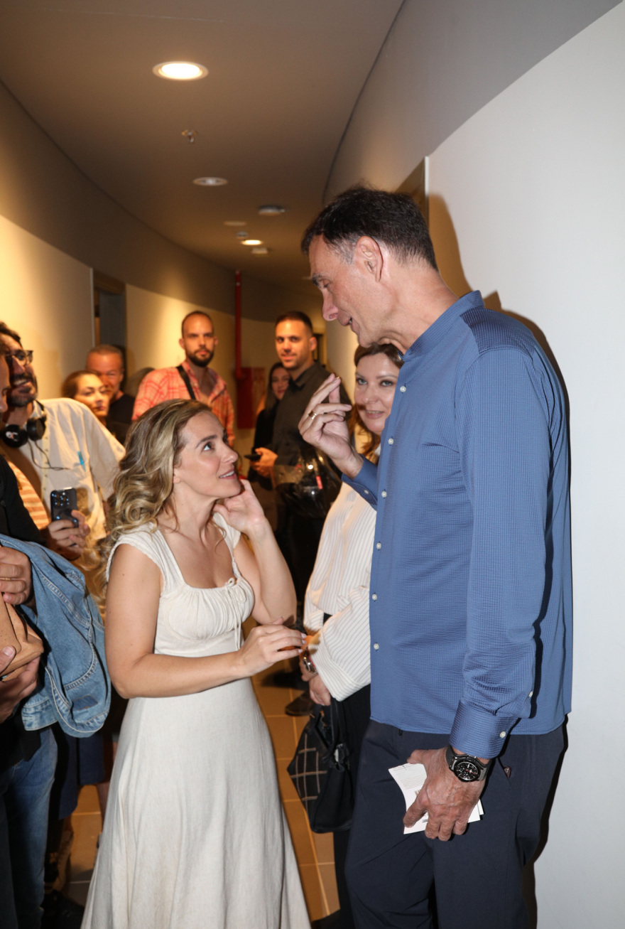 Ο Μπαρτζώκας πόζαρε με την Μποφίλιου στα παρασκήνια της συναυλίας της - Δείτε φωτογραφίες