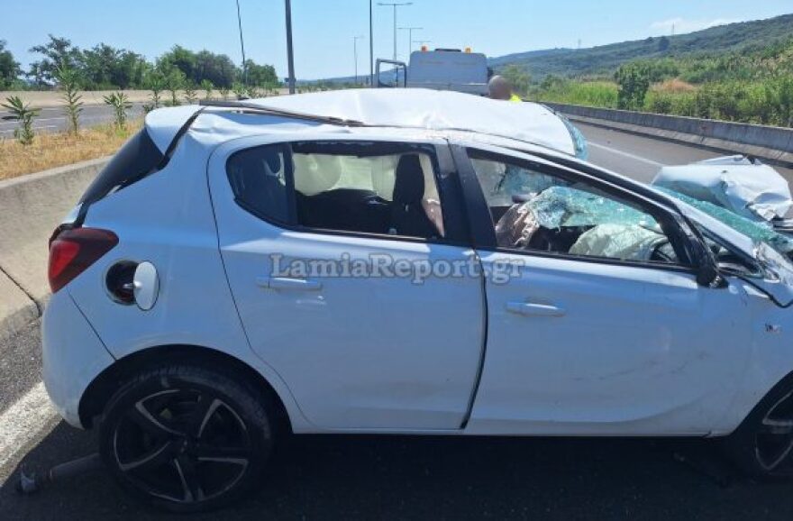 Φωτογραφίες: Αυτοκίνητο έπεσε στο διαχωριστικό διάζωμα της Εθνικής Αθηνών-Λαμίας, στο νοσοκομείο ο οδηγός