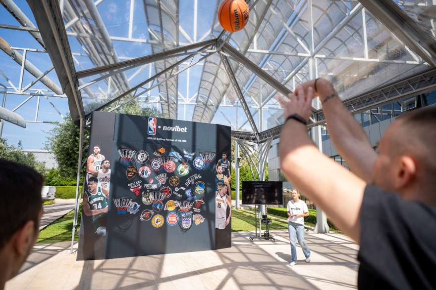 Το Τρόπαιο του NBA στα Γραφεία της Novibet