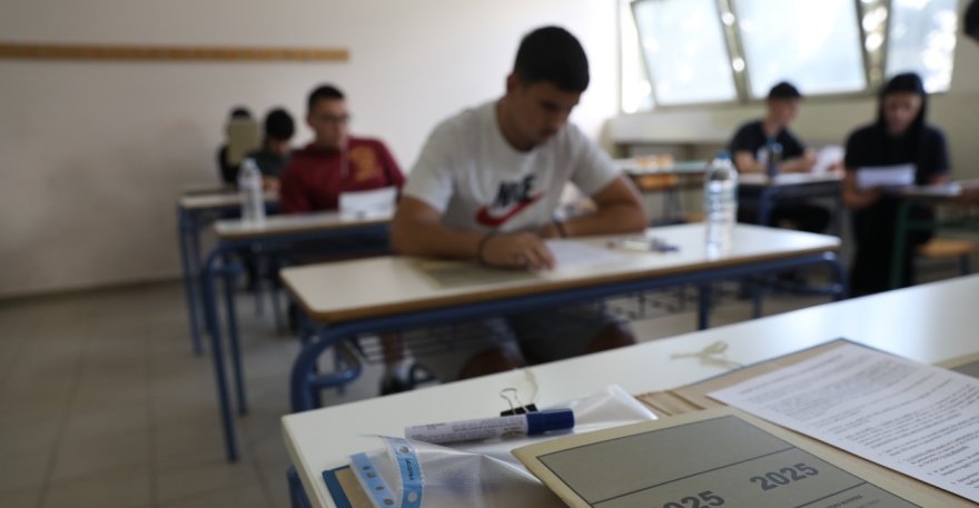 Βάσεις - Πανελλαδικές: Πτώση στα ρετιρέ, άνοδος στις Στρατιωτικές