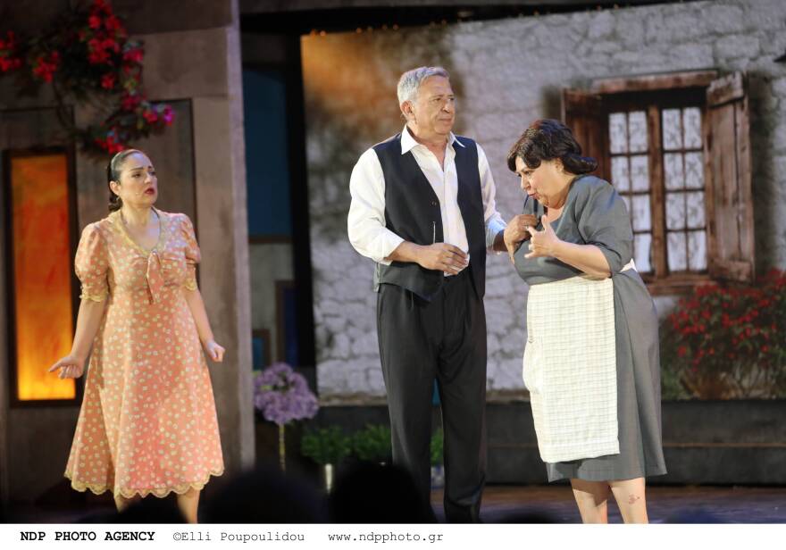 Γιώργος Ζαμπέτας: Η εμφάνιση της κόρης του στην πρεμιέρα της παράστασης «Μάλιστα κύριε Ζαμπέτα»