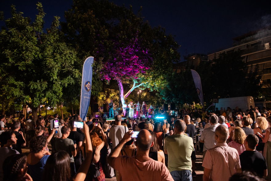 Η Αθήνα είναι sold out παντού, από τα νυχτερινά κέντρα και τα εστιατόρια μέχρι τα θέατρα και τα σινεμά