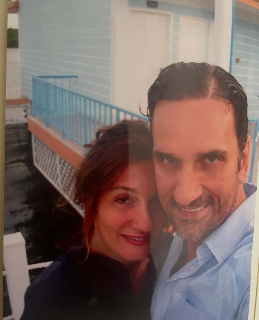 Νίκος Ψαρράς: Έκλεισε 12 χρόνια γάμου με την Έλενα Καρακούλη - Δείτε φωτογραφίες