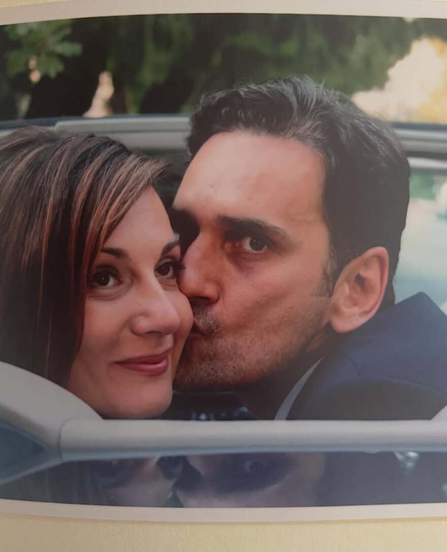 Νίκος Ψαρράς: Έκλεισε 12 χρόνια γάμου με την Έλενα Καρακούλη - Δείτε φωτογραφίες