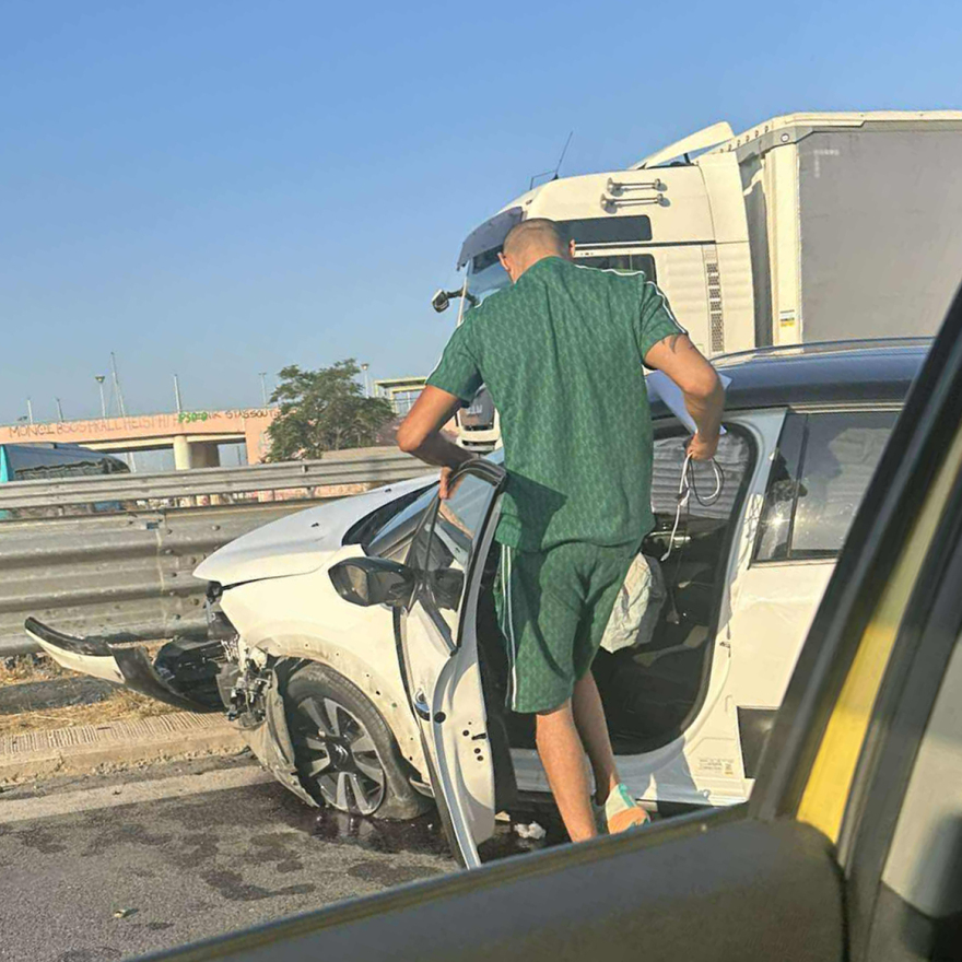 Τροχαίο στην Ποσειδώνος μετά το «Σταύρος Νιάρχος»  - Κλειστή η δεξιά λωρίδα