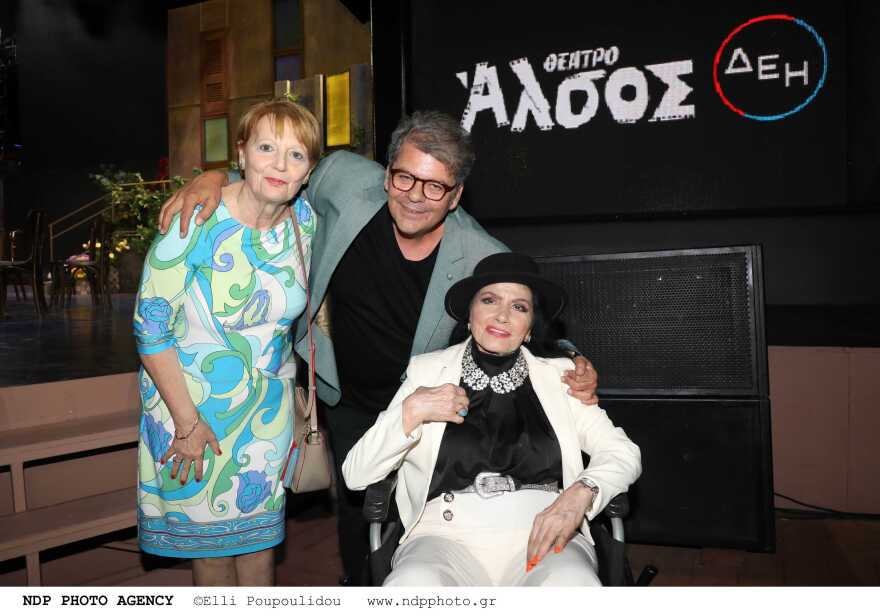 Γιώργος Ζαμπέτας: Η εμφάνιση της κόρης του στην πρεμιέρα της παράστασης «Μάλιστα κύριε Ζαμπέτα»