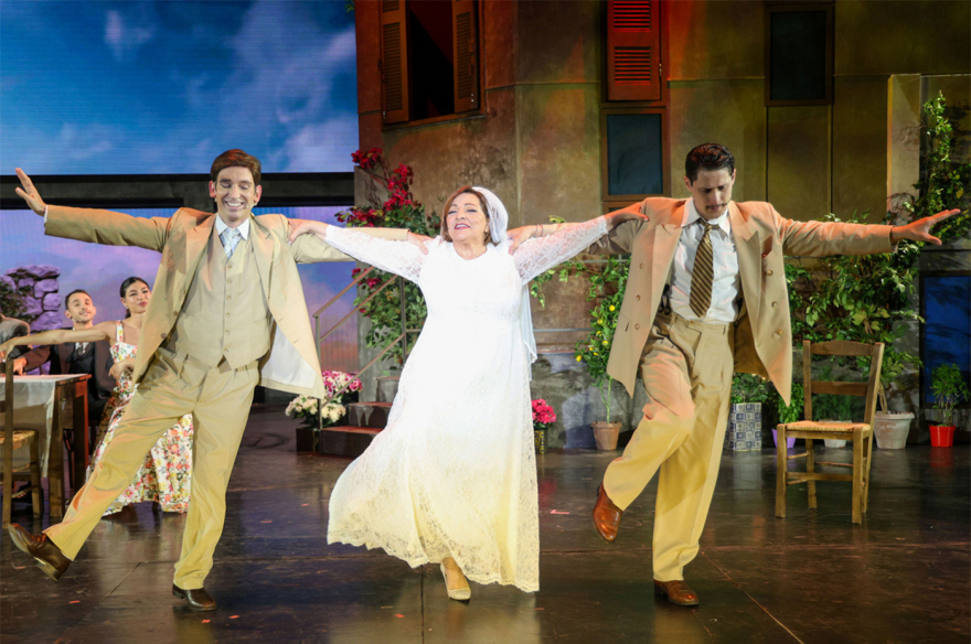 «Μάλιστα κύριε Ζαμπέτα»: Μια θριαμβευτική πρεμιέρα που καταχειροκροτήθηκε στο ΔΕΗ Θέατρο Άλσος