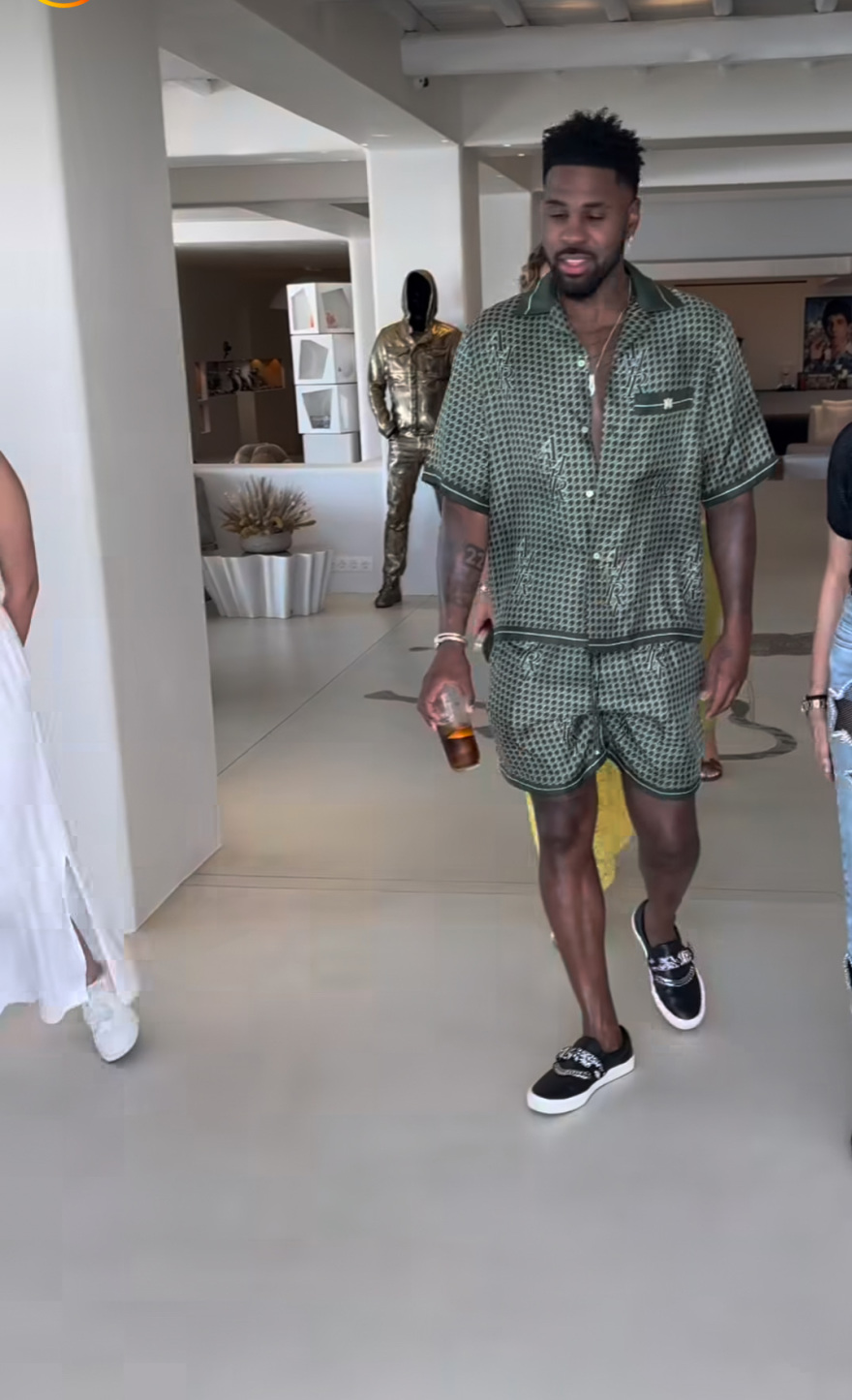 Ο Τζέισον Ντερούλο βρέθηκε για διακοπές στη Μύκονο - Δείτε φωτογραφίες
