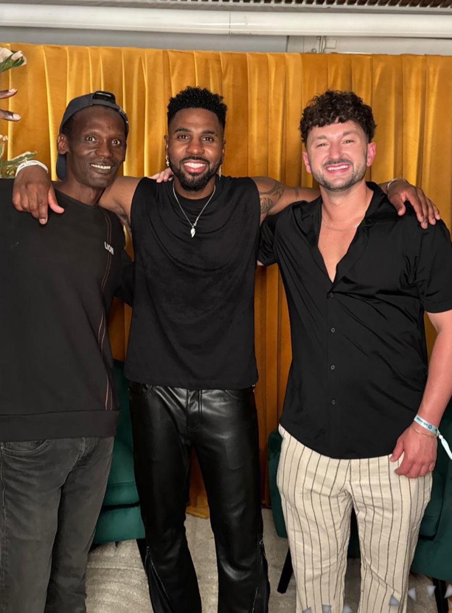 Ο Τζέισον Ντερούλο βρέθηκε για διακοπές στη Μύκονο - Δείτε φωτογραφίες
