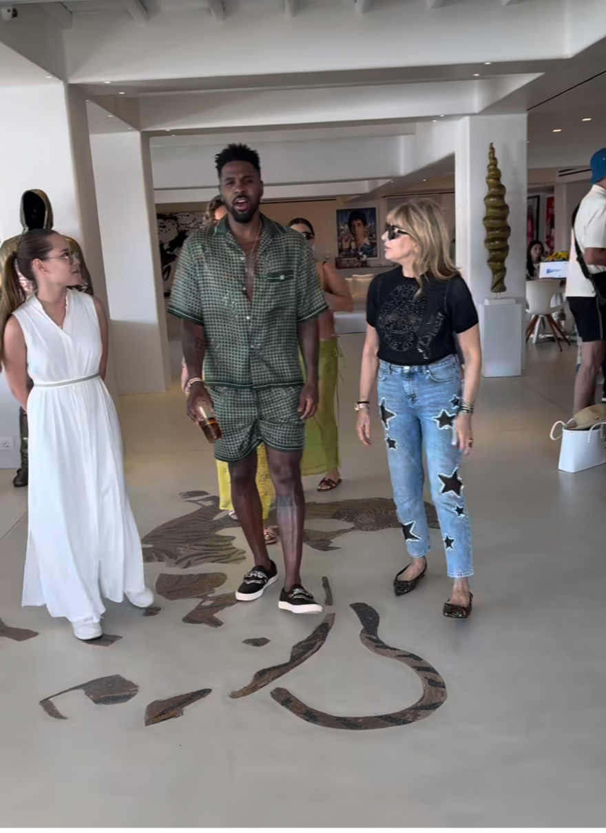 Ο Τζέισον Ντερούλο βρέθηκε για διακοπές στη Μύκονο - Δείτε φωτογραφίες
