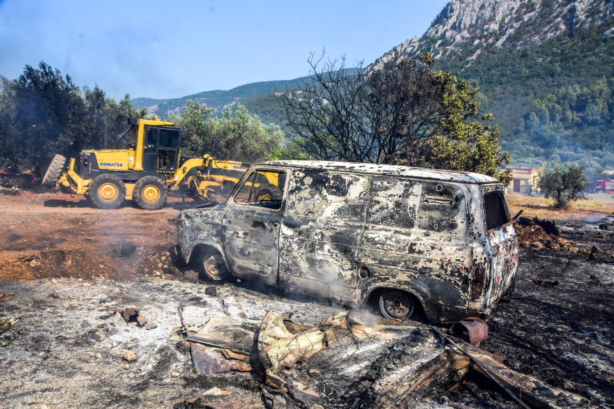 Καλύτερη η εικόνα της φωτιάς στην Αργολίδα - Μήνυμα του 112 για εκκένωση της περιοχής Άνω Καρνεζαίικα, δείτε φωτογραφίες