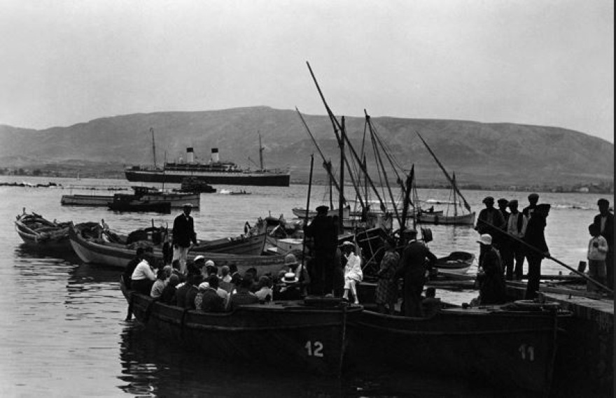 Όταν φτάνουν τα πλοία με τους ξένους στο Φάληρο