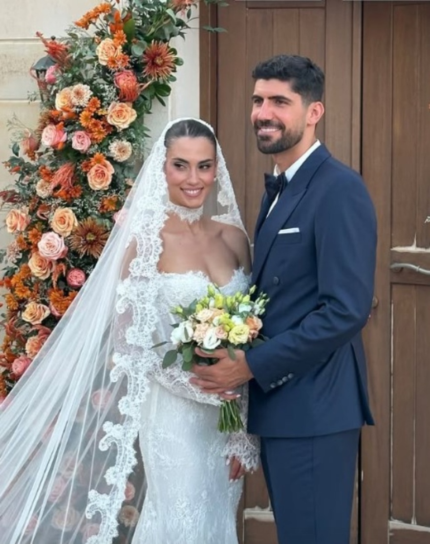 Παντρεύτηκε την εκλεκτή της καρδιάς του ο Ανδρέας Μπουχαλάκης - Φωτογραφίες Παντρεύτηκε την εκλεκτή της καρδιάς του ο Ανδρέας Μπουχαλάκης - Φωτογραφίες