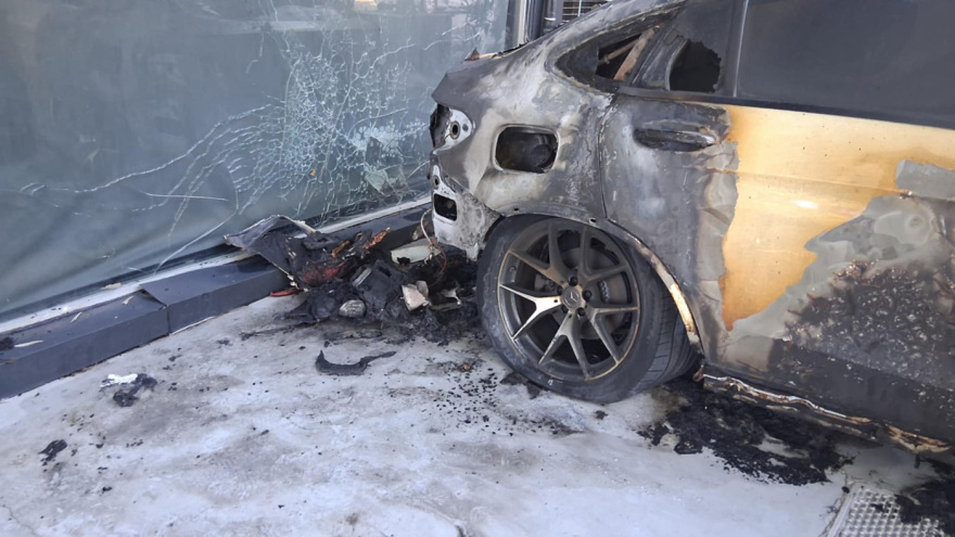 Κηφισιά: Επίθεση με γκαζάκια σε έκθεση αυτοκινήτων - Δείτε φωτογραφίες