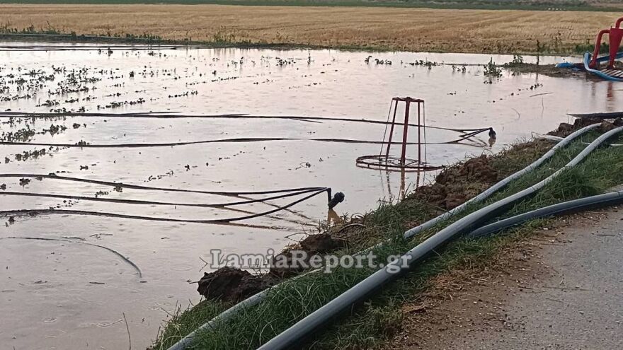 Καταιγιδοφόρο νέφος ύψους 12 χιλιομέτρων στη Θεσσαλία – Προβλήματα από την κακοκαιρία, σε ποιες περιοχές θα βρέξει το Σάββατο