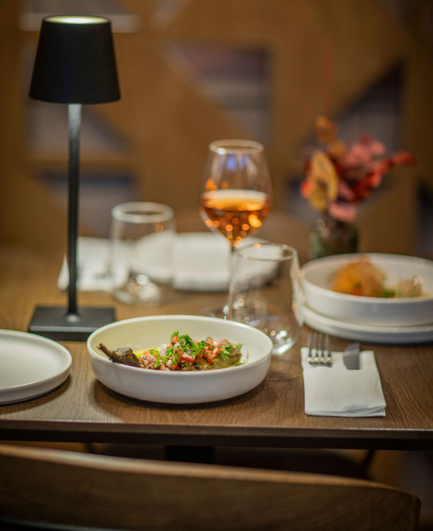 Striggla: Η γαστροταβέρνα στα Βόρεια Προάστια με τη νόστιμη ελληνική κουζίνα του Θωμά Μάτσα