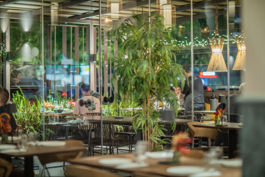 Striggla: Η γαστροταβέρνα στα Βόρεια Προάστια με τη νόστιμη ελληνική κουζίνα του Θωμά Μάτσα