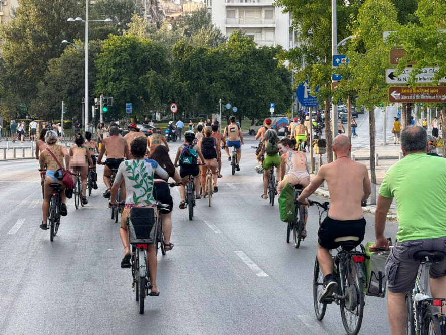Γέμισε γυμνούς ποδηλάτες η Θεσσαλονίκη - Δείτε φωτογραφίες