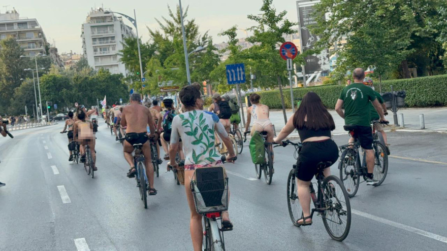 Γέμισε γυμνούς ποδηλάτες η Θεσσαλονίκη - Δείτε φωτογραφίες