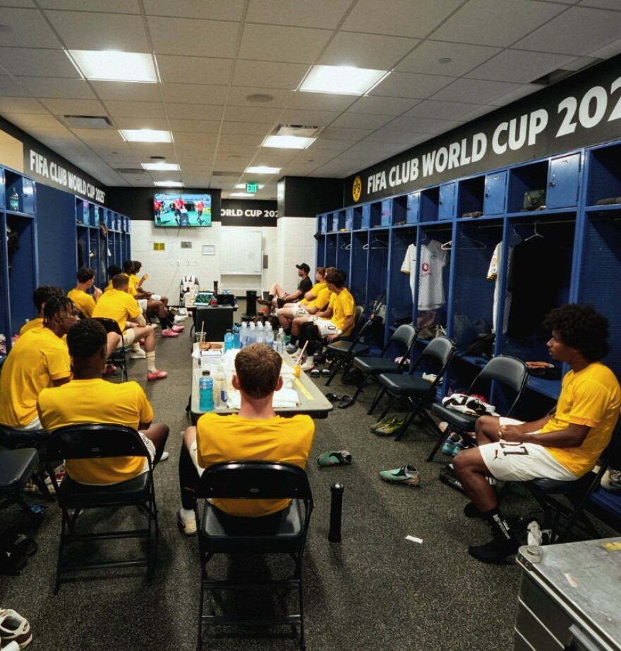 Σκύλοι με… Crocs στο Παγκόσμιο Κύπελλο Συλλόγων λόγω καύσωνα – «Κόκκινος συναγερμός» για παίκτες και φιλάθλους
