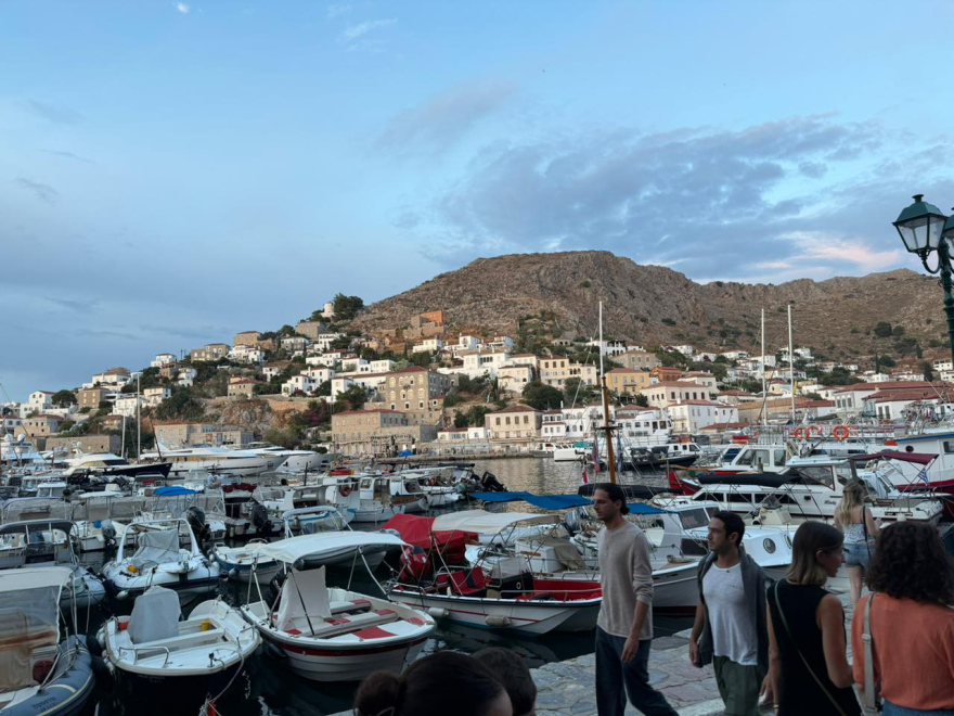 Μπλακάουτ στην Ύδρα: Χωρίς ρεύμα το νησί μετά από ισχυρό μπουρίνι, δείτε φωτογραφίες