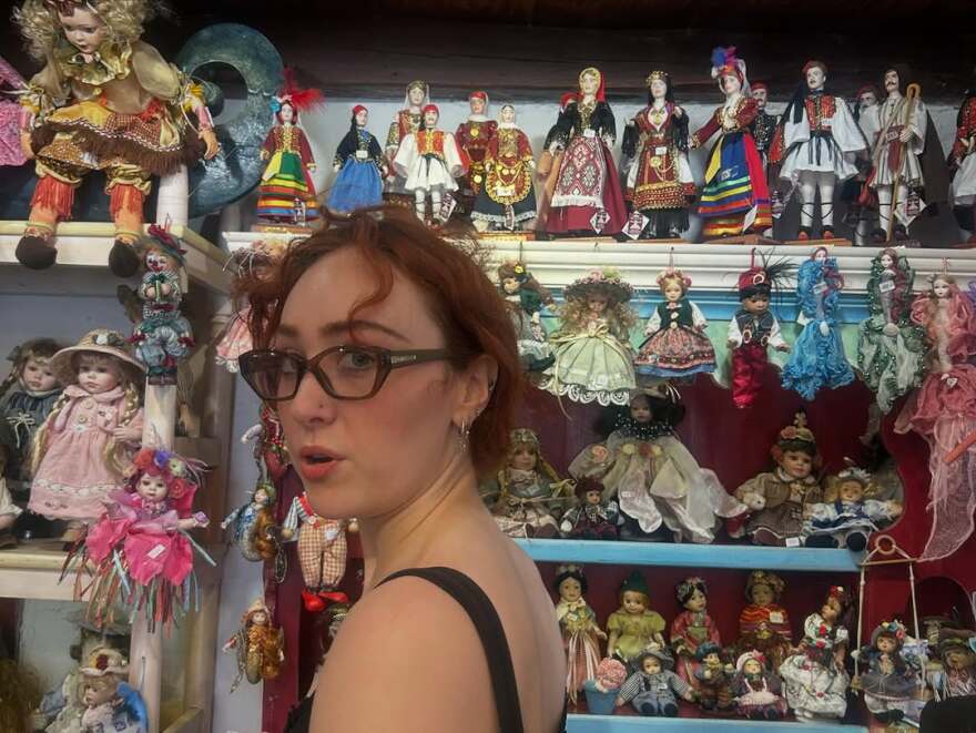 Η Τσάπελ Ρόουν επισκέφτηκε τη Σαντορίνη - Δείτε φωτογραφίες και βίντεο
