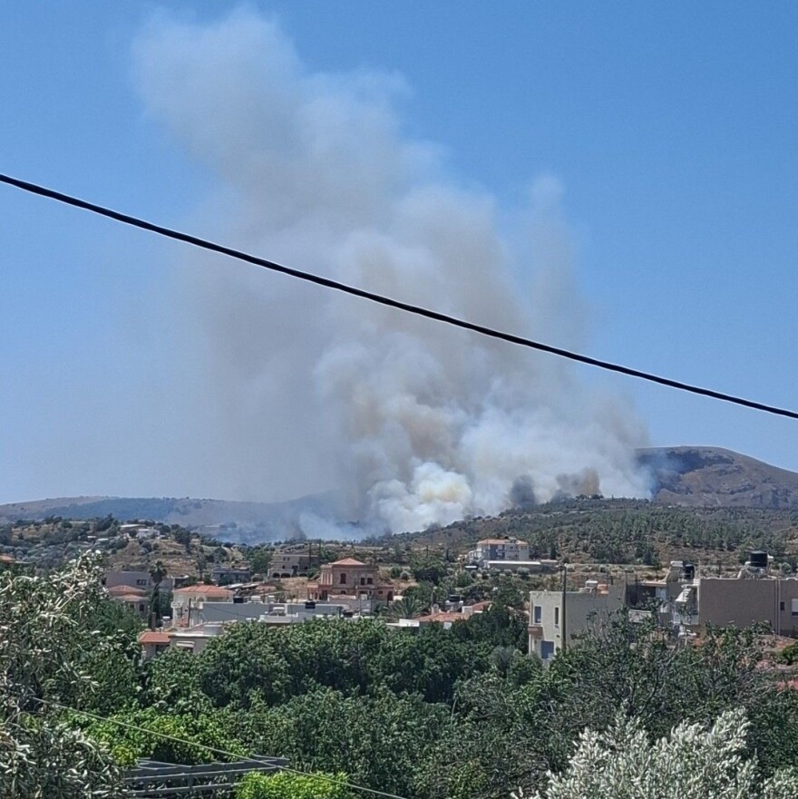 Φωτιά τώρα στη Χίο - Μήνυμα του 112 σε κατοίκους 3 περιοχών για να απομακρυνθούν προς την πόλη