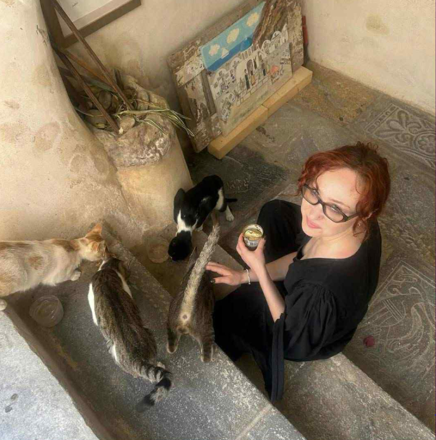 Η Τσάπελ Ρόουν επισκέφτηκε τη Σαντορίνη - Δείτε φωτογραφίες και βίντεο
