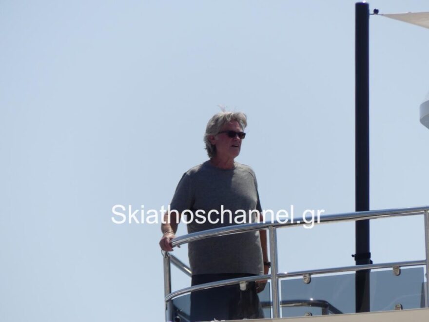 Η Κέιτ Χάντσον αποχώρησε με την οικογένειά της από τη Σκιάθο
