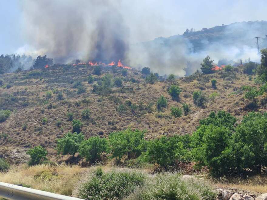 Φωτιά τώρα στη Χίο - Μήνυμα του 112 σε κατοίκους 6 περιοχών για να απομακρυνθούν