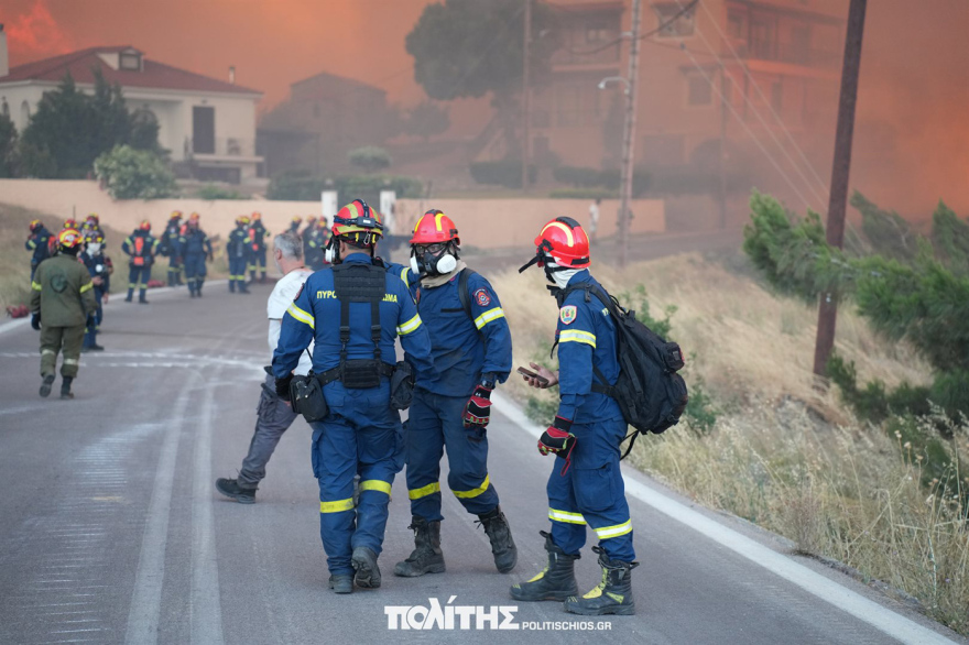 Φωτιά στη Χίο: Ανεξέλεγκτα τα μέτωπα – Σε απόσταση αναπνοής από τα σπίτια οι φλόγες, έχουν καεί αποθήκες 10 Μαίνονται οι φωτιές στη Χίο - Κοντά σε σπίτια οι φλόγες, επιχειρούν ισχυρές πυροσβεστικές δυνάμεις
