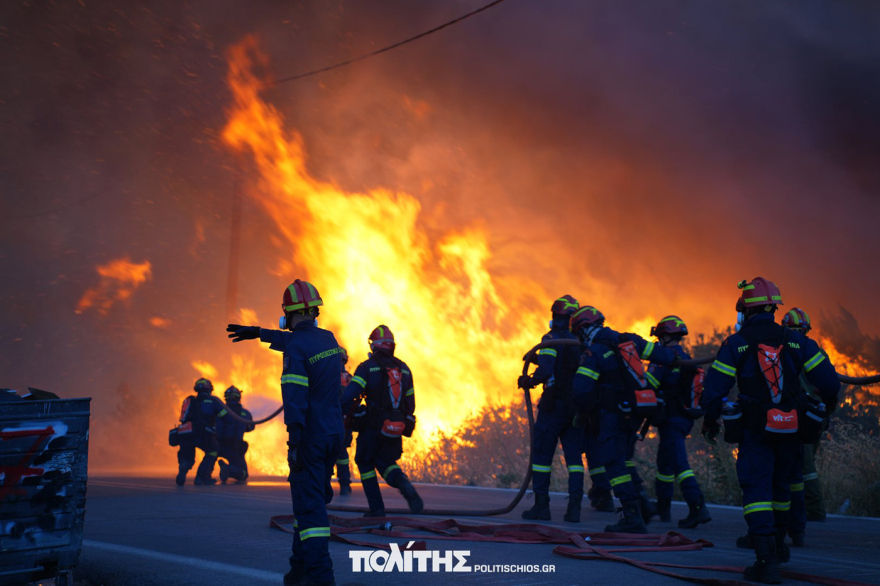 Φωτιά στη Χίο: Ανεξέλεγκτα τα μέτωπα – Σε απόσταση αναπνοής από τα σπίτια οι φλόγες, έχουν καεί αποθήκες 4 Μαίνονται οι φωτιές στη Χίο - Κοντά σε σπίτια οι φλόγες, επιχειρούν ισχυρές πυροσβεστικές δυνάμεις
