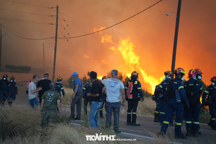Φωτιά στη Χίο: Ανεξέλεγκτα τα μέτωπα – Σε απόσταση αναπνοής από τα σπίτια οι φλόγες, έχουν καεί αποθήκες 8 Μαίνονται οι φωτιές στη Χίο - Κοντά σε σπίτια οι φλόγες, επιχειρούν ισχυρές πυροσβεστικές δυνάμεις