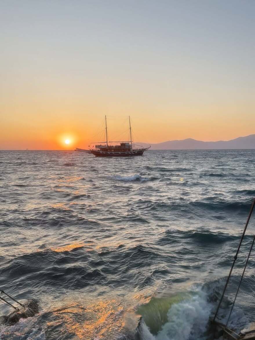 Στη Μύκονο η ανιψιά της πριγκίπισσας Νταϊάνα, Κίτι Σπένσερ
