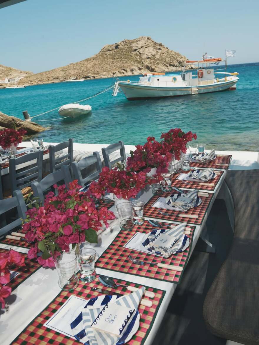 Στη Μύκονο η ανιψιά της πριγκίπισσας Νταϊάνα, Κίτι Σπένσερ