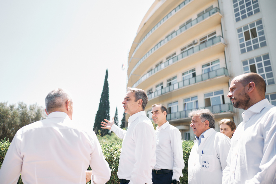 Ο Μητσοτάκης επισκέφθηκε το πλήρως ανακαινισμένο Τμήμα Επειγόντων Περιστατικών του ΚΑΤ