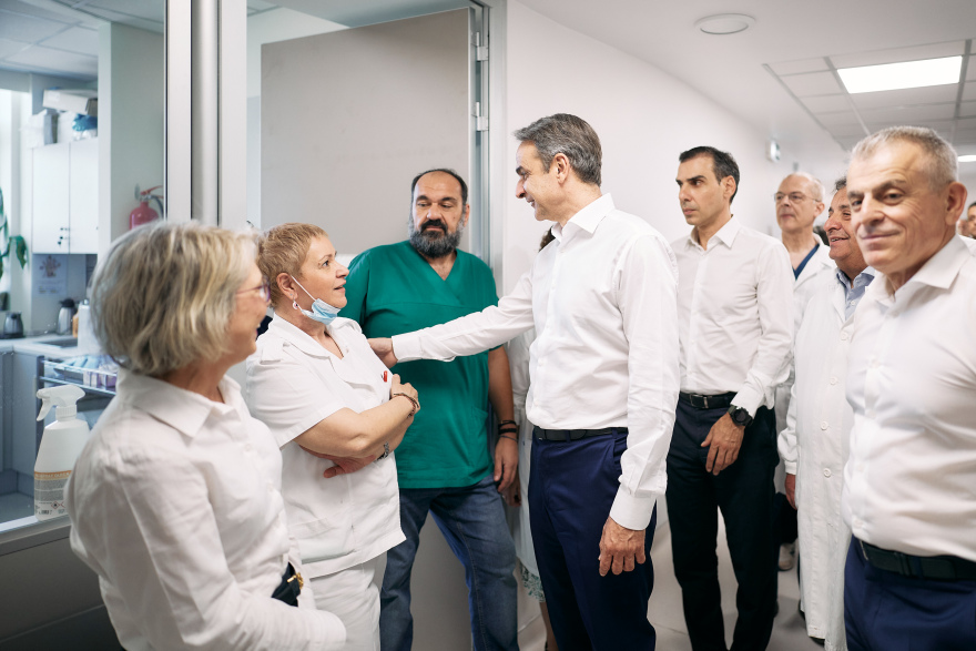 Ο Μητσοτάκης επισκέφθηκε το πλήρως ανακαινισμένο Τμήμα Επειγόντων Περιστατικών του ΚΑΤ