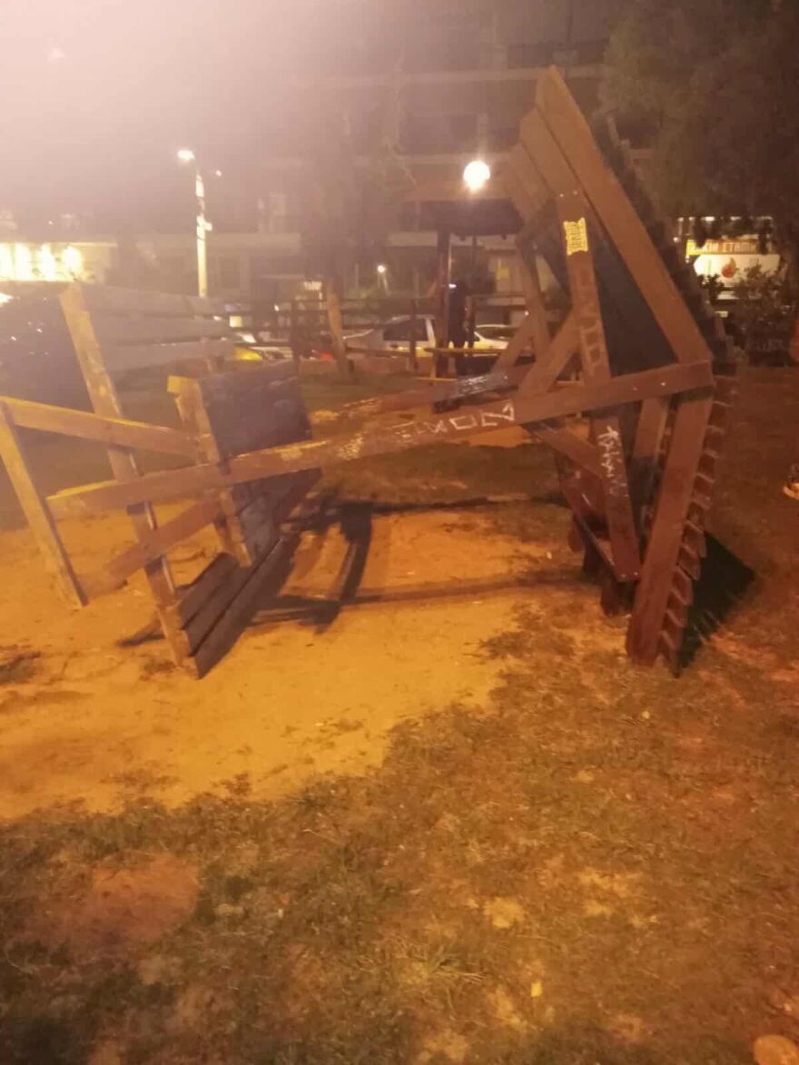 Ανατράπηκε κιόσκι στην Αργυρούπολη, στο νοσοκομείο 10χρονος - Δείτε φωτογραφία και βίντεο