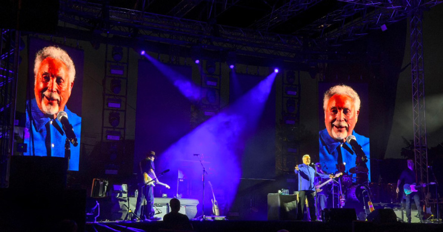 Ο αγέραστος Tom Jones κατέκτησε την Αθήνα