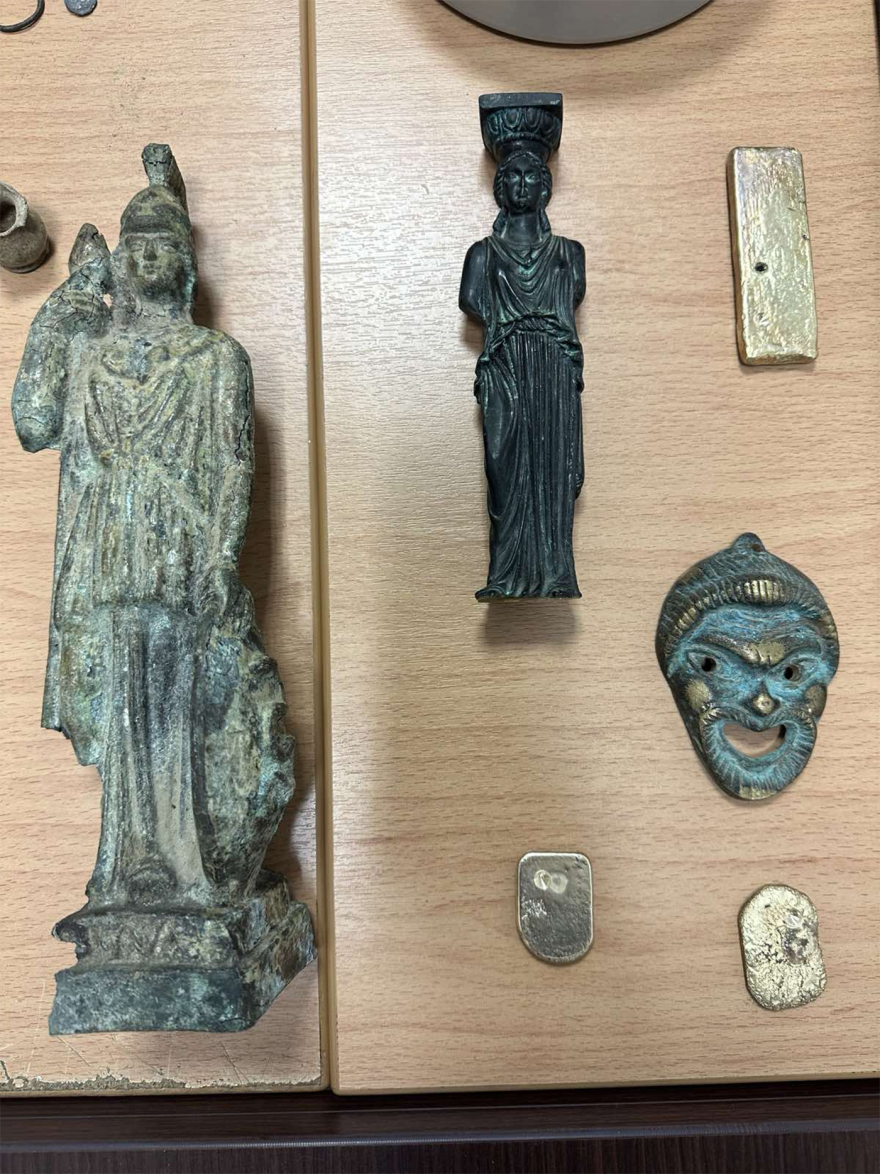 Πώς δρούσαν τα δύο κυκλώματα αρχαιοκαπηλίας στη Βόρεια Ελλάδα - Δείτε φωτογραφίες από τα αρχαία αντικείμενα που κατασχέθηκαν