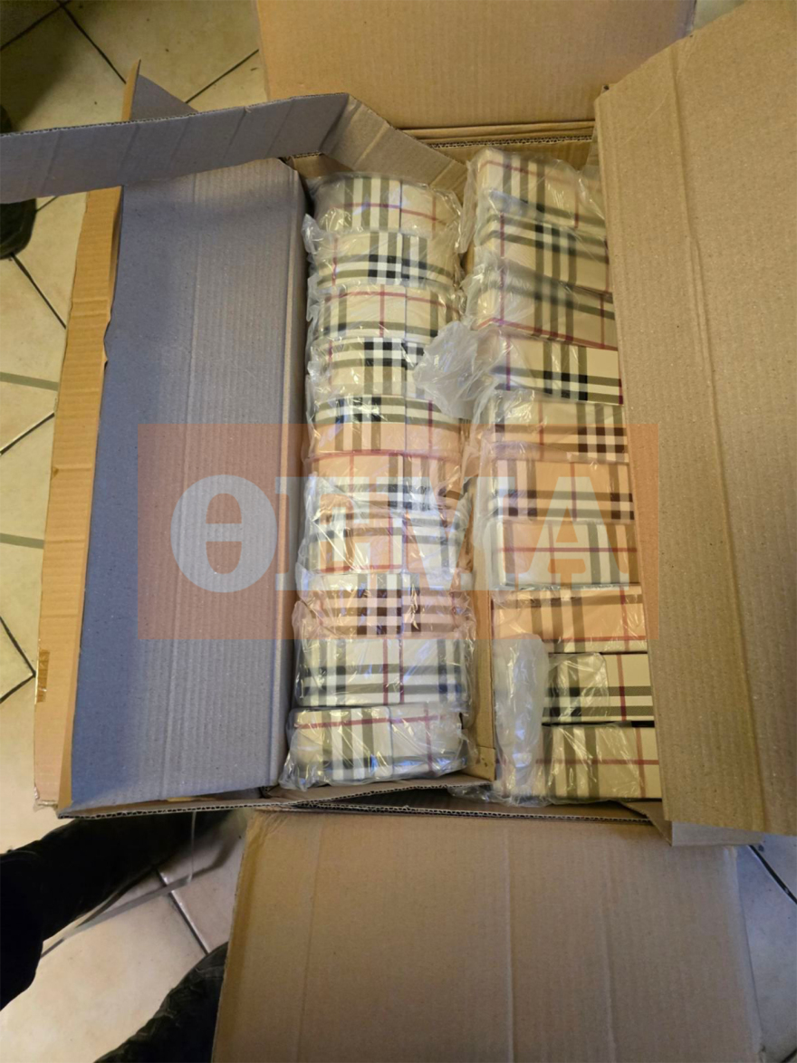 Ασπρόπυργος: Στα δίχτυα της ΟΠΚΕ άνδρας που είχε κοντέινερ στην αυλή του σπιτιού του με... 17.000 ζευγάρια γυαλιά - Δείτε φωτογραφίες