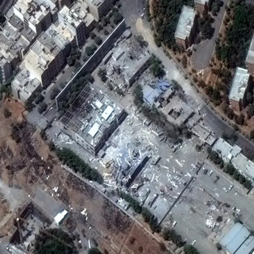 Νέες δορυφορικές εικόνες από τις ζημιές που υπέστησαν οι πυρηνικές εγκαταστάσεις του Ιράν