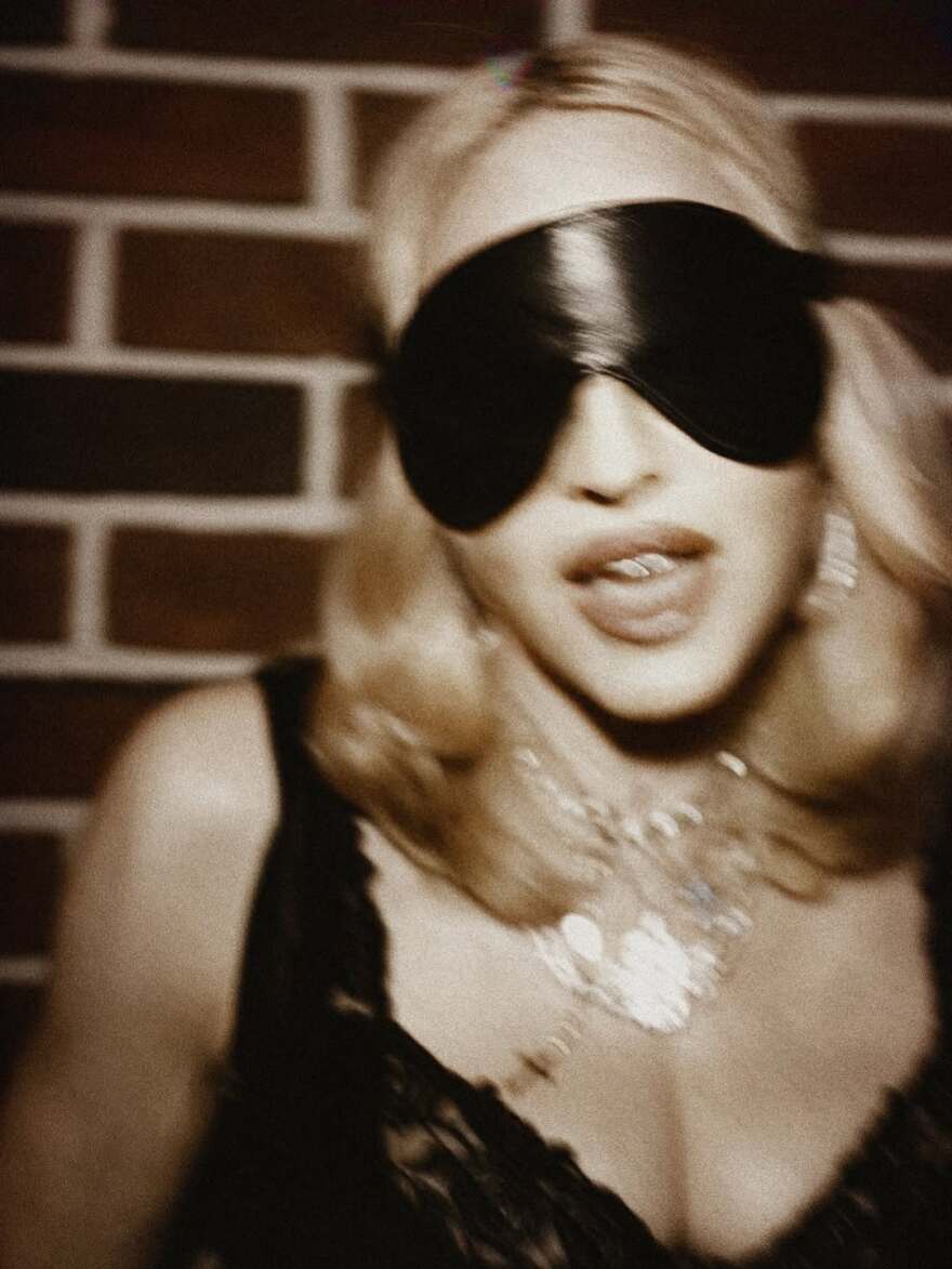 Η Μαντόνα ποζάρει με ζαρτιέρες στο Instagram