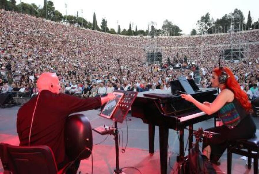 Χιλιάδες στο Καλλιμάρμαρο στη συναυλία για τα 100 χρόνια από τη γέννηση του Μίκη Θεοδωράκη - Δείτε βίντεο και φωτογραφίες