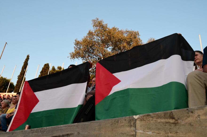 Χιλιάδες στο Καλλιμάρμαρο στη συναυλία για τα 100 χρόνια από τη γέννηση του Μίκη Θεοδωράκη - Δείτε βίντεο και φωτογραφίες