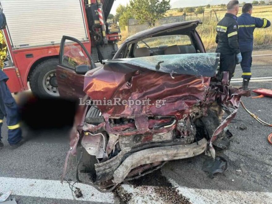 Σφοδρό τροχαίο στη Θήβα: Σκοτώθηκε ζευγάρι σε μετωπική σύγκρουση, δείτε εικόνες
