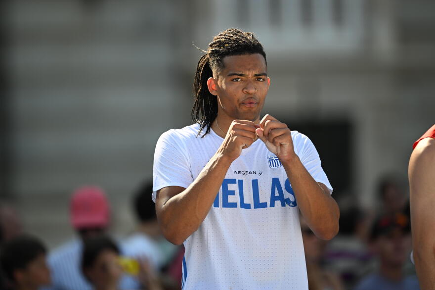 Εμμανουήλ Καραλής: Αποσύρθηκε λόγω ενοχλήσεων στο πόδι από το  Ευρωπαϊκό Πρωτάθλημα Ομάδων της Μαδρίτης - Βίντεο 