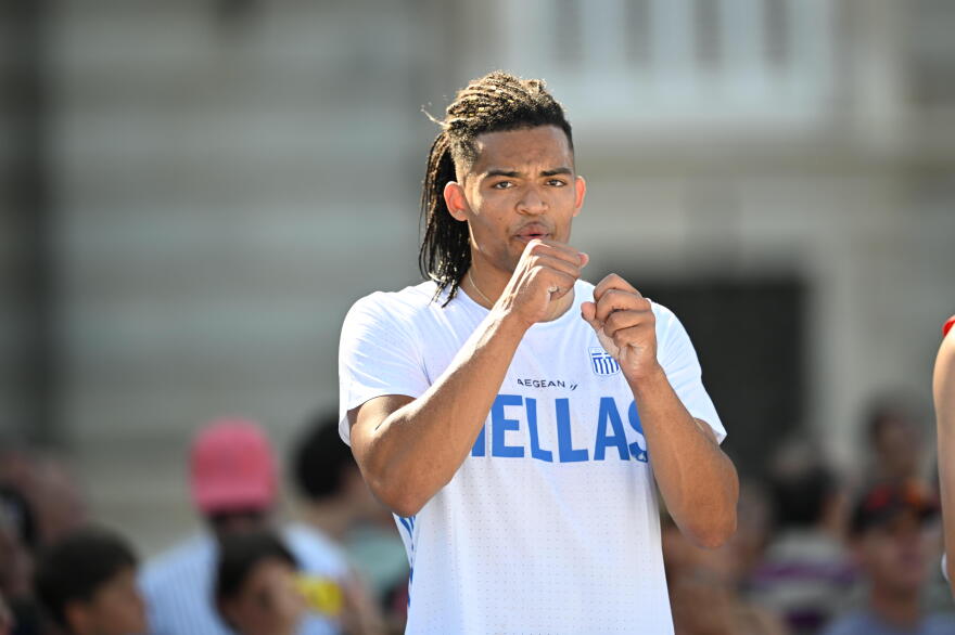 Εμμανουήλ Καραλής: Αποσύρθηκε λόγω ενοχλήσεων στο πόδι από το  Ευρωπαϊκό Πρωτάθλημα Ομάδων της Μαδρίτης - Βίντεο 