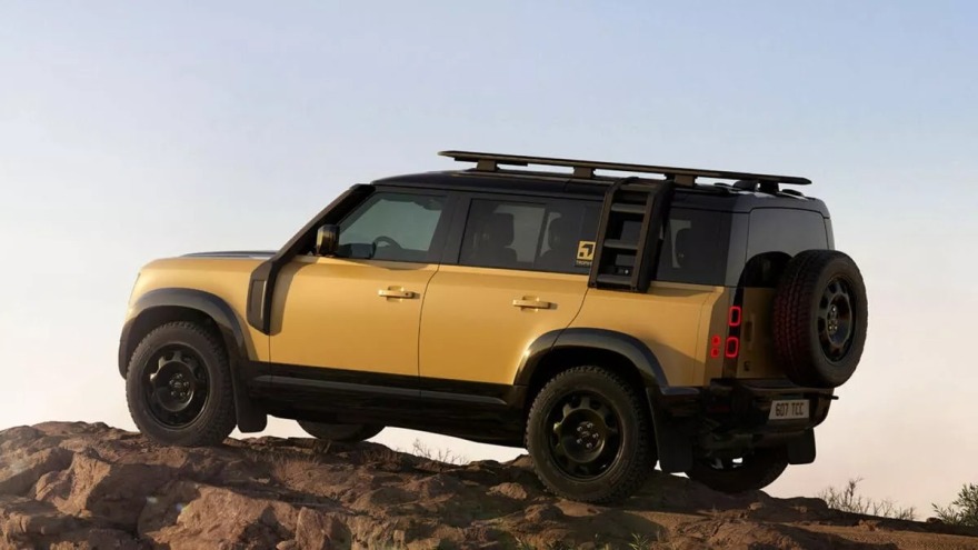 Land Rover Defender με άρωμα Camel Trophy